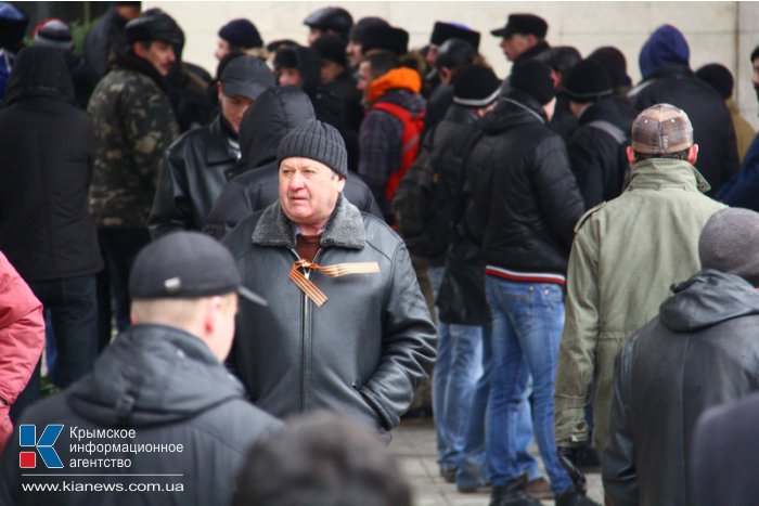 В Симферополе начался массовый митинг