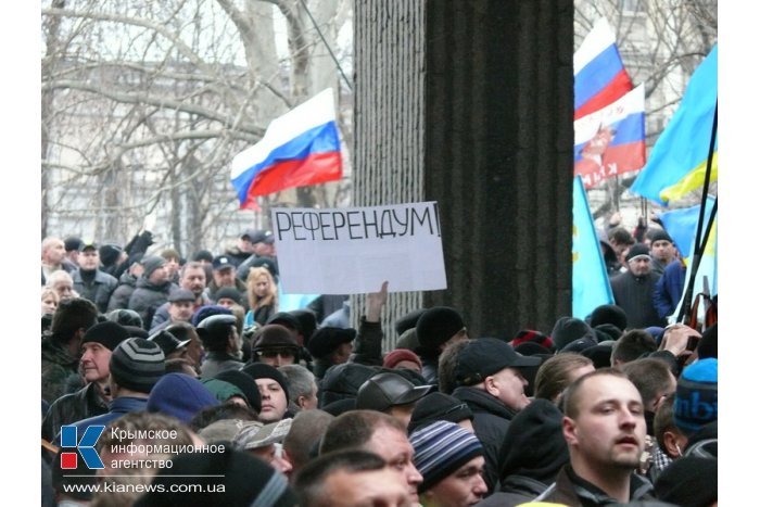 Протестующие в Симферополе пытались штурмовать здание парламента