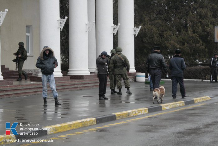 Военные обеспечивают безопасность в аэропорту Симферополя, – служба безопасности аэропорта