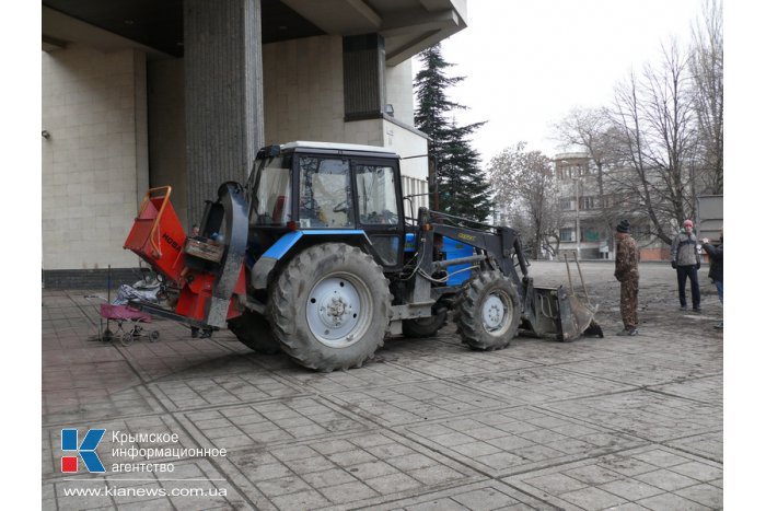 У здания парламента Крыма убрали баррикады