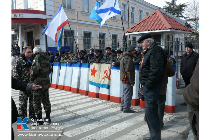 В Симферополе пикетируют главк МВД