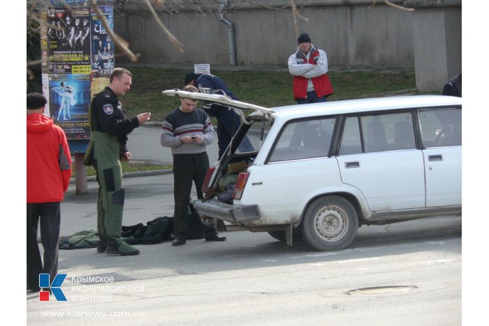 Взрывотехники проверили подозрительную сумку в центре Симферополя