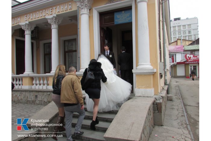 В Симферополе полным ходом идут свадьбы