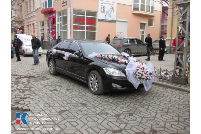 В Симферополе полным ходом идут свадьбы