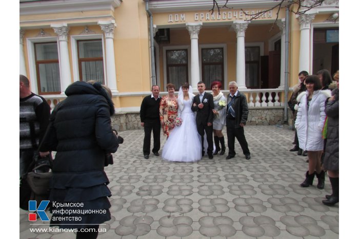 В Симферополе полным ходом идут свадьбы