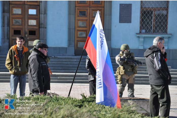 Здание Совмина в Симферополе охраняют военные