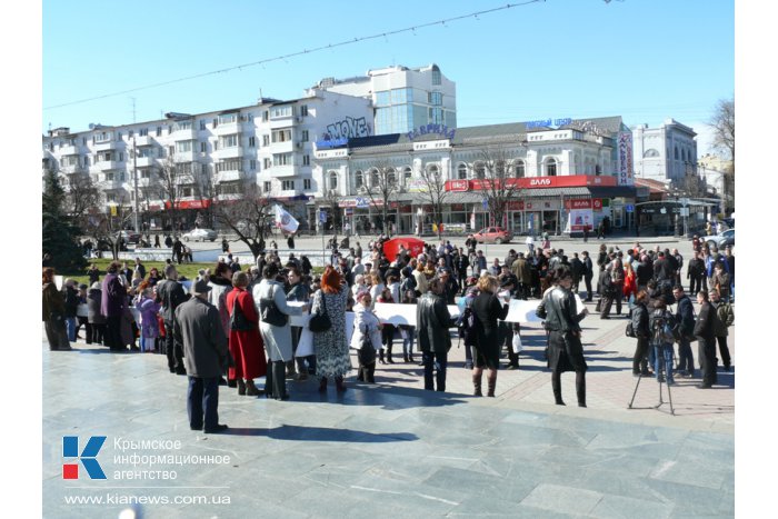 В Симферополе провели митинг за мир и стабильность