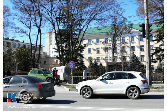 Дружинники взяли под охрану прокуратуру Крыма