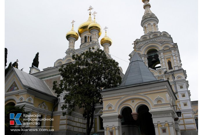 В храмах Ялты провели молебен о мире и спокойствии