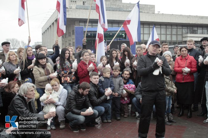 В Симферополе провели акцию во имя мира и согласия