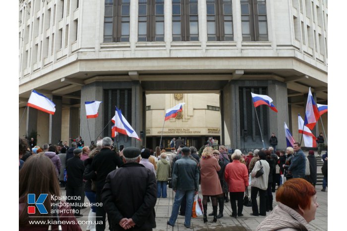 В Симферополе проходит митинг в поддержку референдума