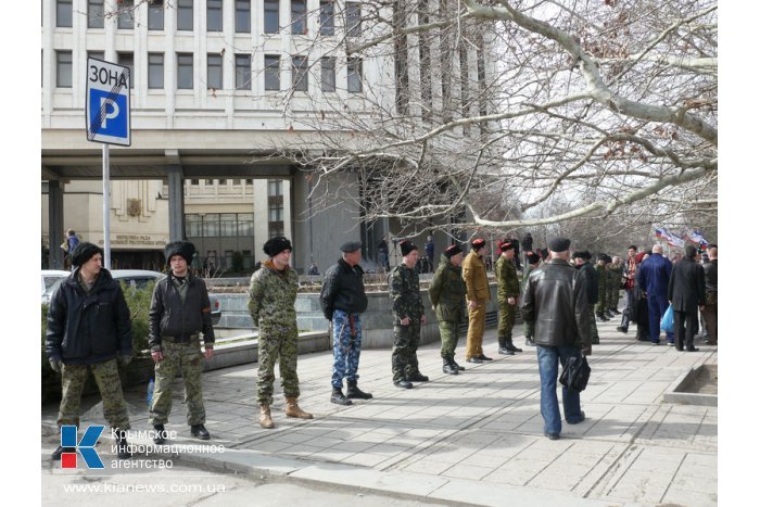 Казачество взяло в оцепление парламент Крыма