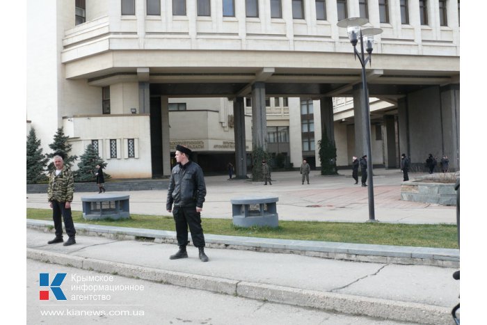 Казачество взяло в оцепление парламент Крыма
