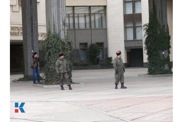 Казачество взяло в оцепление парламент Крыма