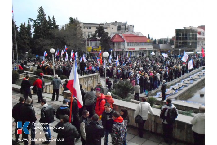 В Алуште прошел митинг в поддержку всекрымского референдума