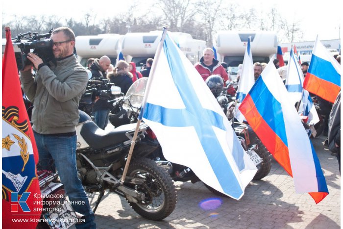 В Севастополе встретили автопоезд с гуманитарной помощью