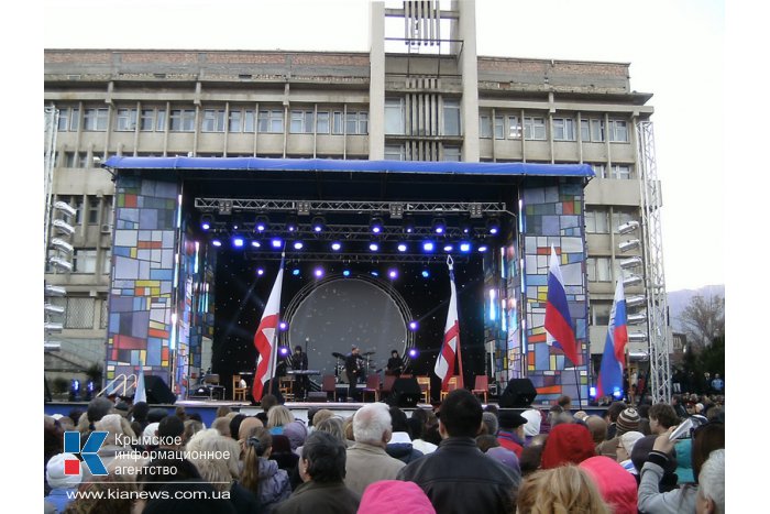 В Алуште провели концерт в поддержку референдума