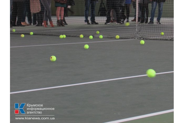 В Симферополе российский спортсмен встретился с воспитанниками теннисной школы