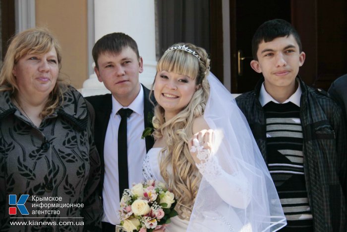 В Симферополе зарегистрировали брак россиянка и крымчанин