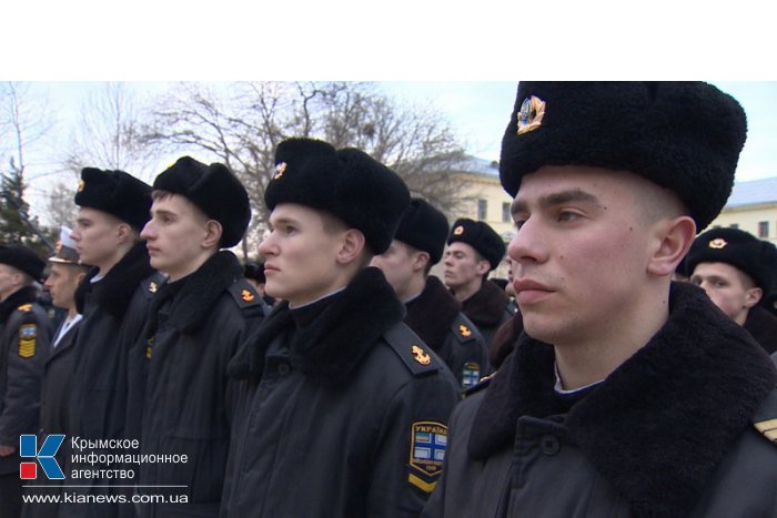 Над Нахимовским училищем в Севастополе подняли российский флаг