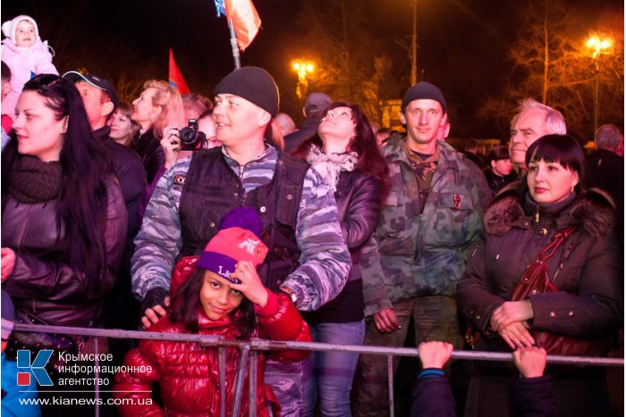 В Севастополе устроили салют и праздничный концерт