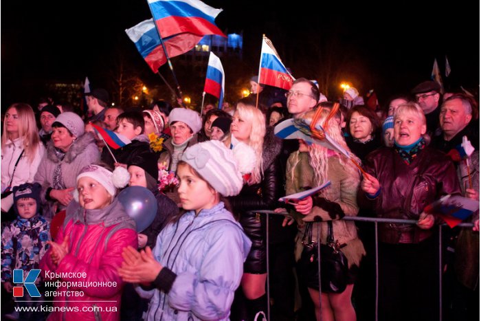 В Севастополе устроили салют и праздничный концерт