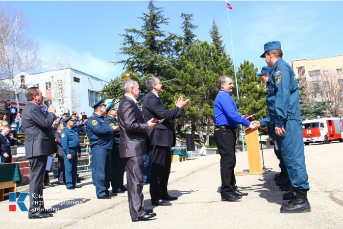 Министр МЧС России вручил крымским спасателям ключи от новой техники