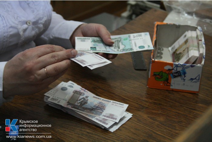 В Крыму выдача первых пенсий в рублях проходит без очередей