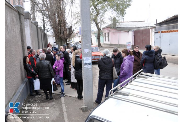 В паспортных столах Симферополя продолжается ажиотаж