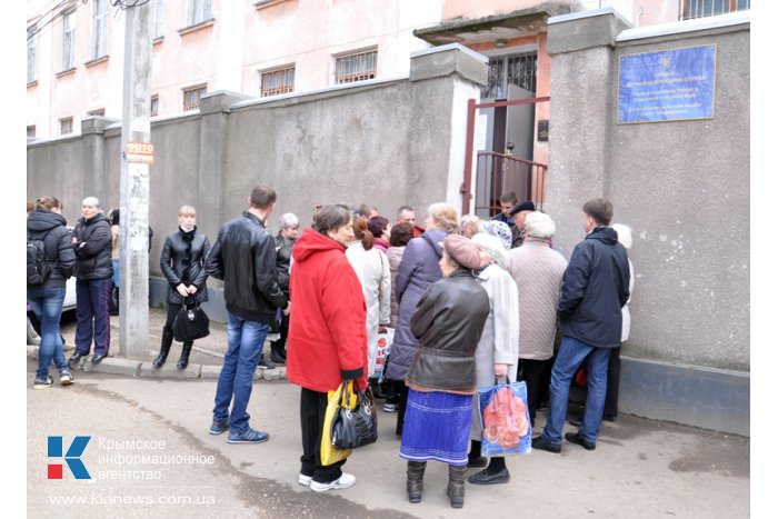 В паспортных столах Симферополя продолжается ажиотаж