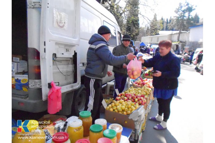 В Алуште проходит весенняя сельскохозяйственная ярмарка