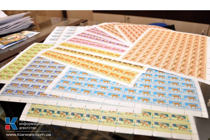 В почтовых отделениях Крыма появились российские марки