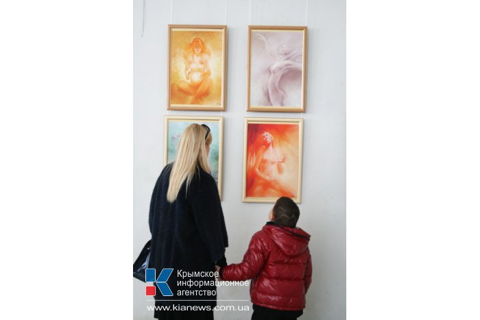 В Симферополе открылась юбилейная выставка крымской художницы