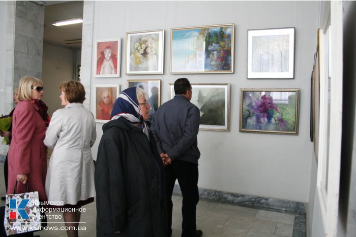 В Симферополе открылась юбилейная выставка крымской художницы