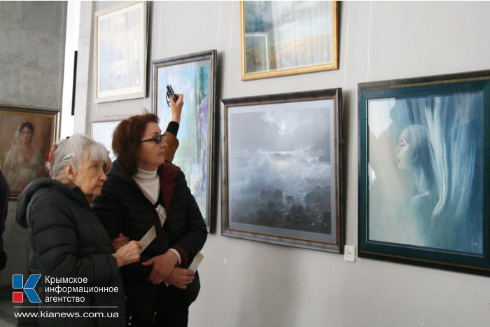 В Симферополе открылась юбилейная выставка крымской художницы