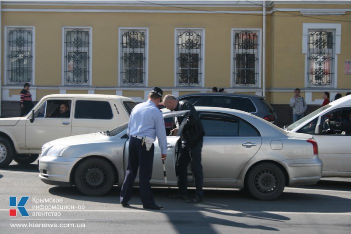 На дорогах Крыма водителям разъясняют новые правила движения