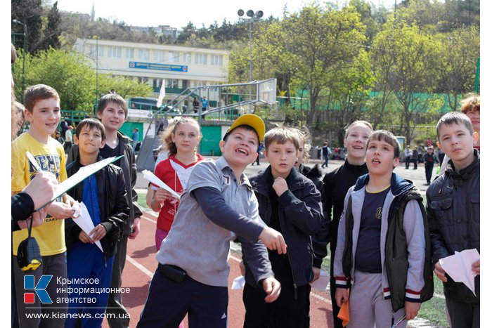 В Ялте прошел фестиваль бумажных самолетиков