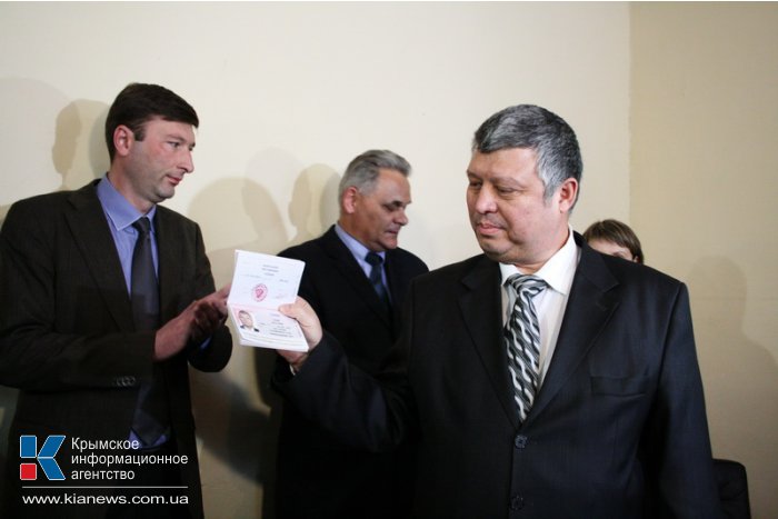 Рескомнац выдал крымским татарам первые российские паспорта