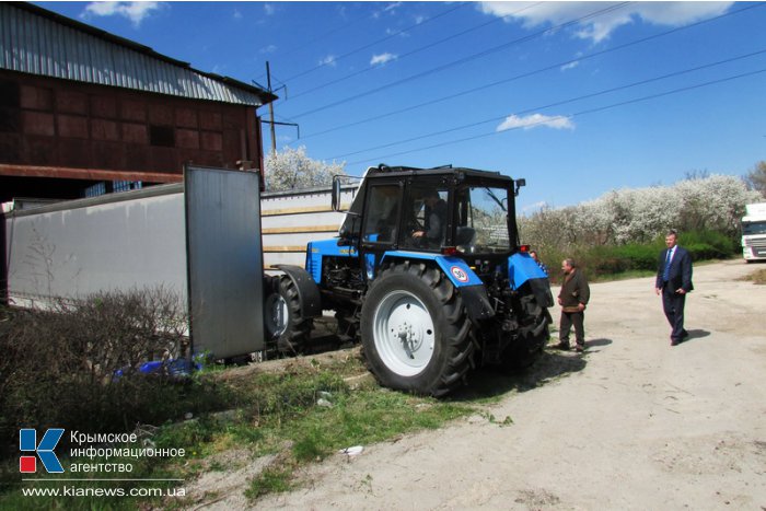 В Крым пришла первая партия российских тракторов