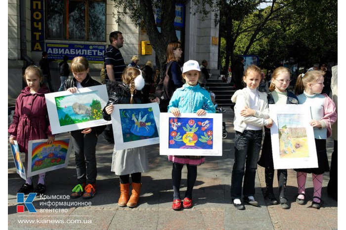 В Ялте провели акцию «Живая цепь»