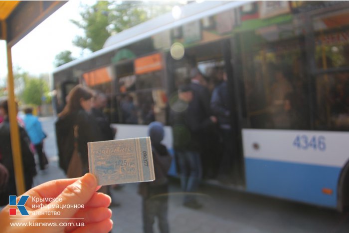 В Симферополе начали продавать троллейбусные билеты с указанием цен в рублях