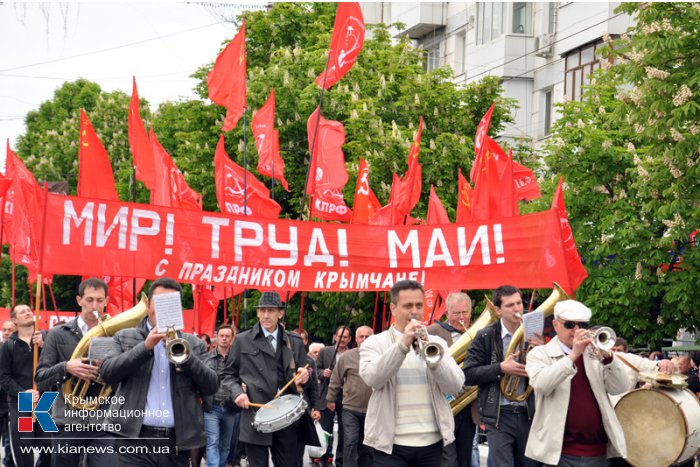 В первомайской демонстрации в Симферополе приняли участие около 100 тыс. человек