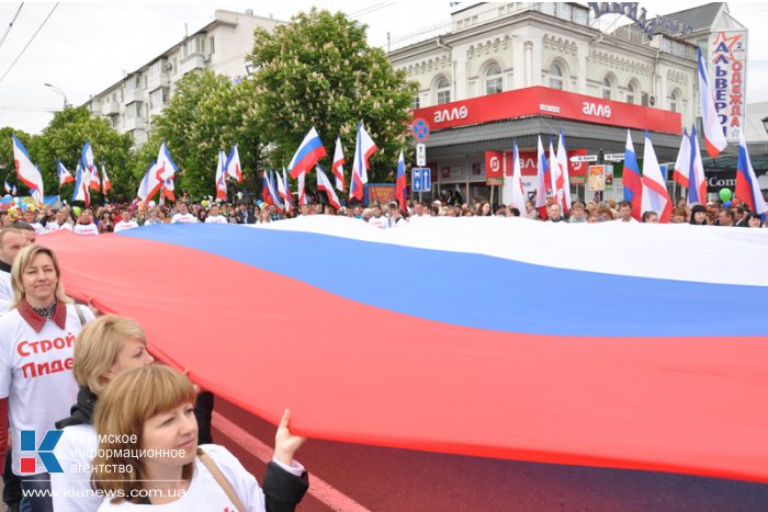 В первомайской демонстрации в Симферополе приняли участие около 100 тыс. человек