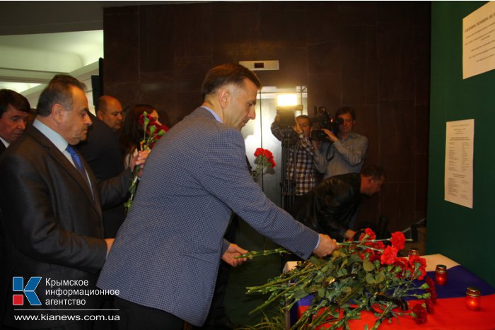 В крымском парламенте почтили память погибших одесситов