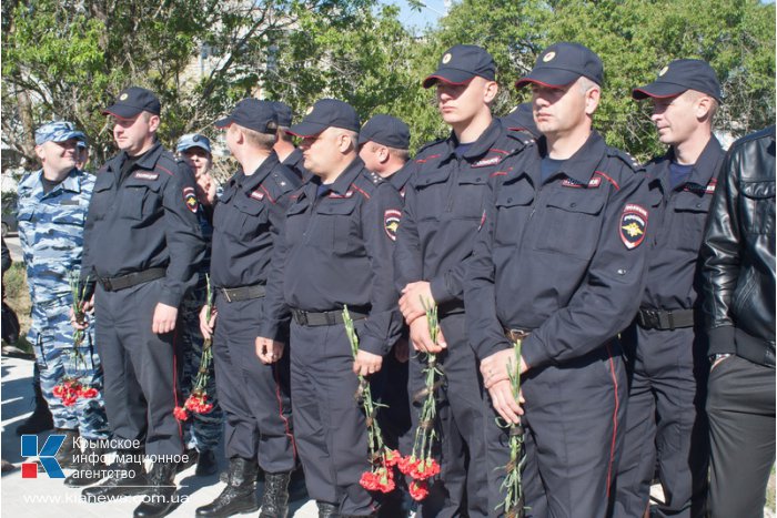 В Севастополе открыли памятник героям нашим дней