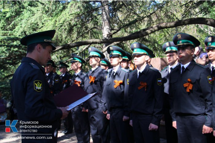В Симферополе судебные приставы приняли присягу