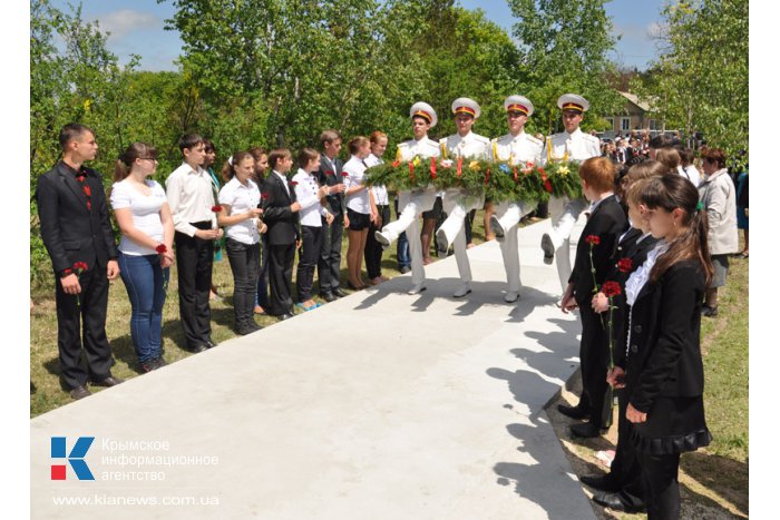 Под Симферополем после реконструкции открыли памятник воинам-односельчанам