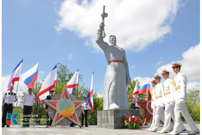 Под Симферополем после реконструкции открыли памятник воинам-односельчанам