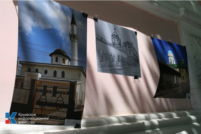 В Симферополе проходит уличная фотовыставка