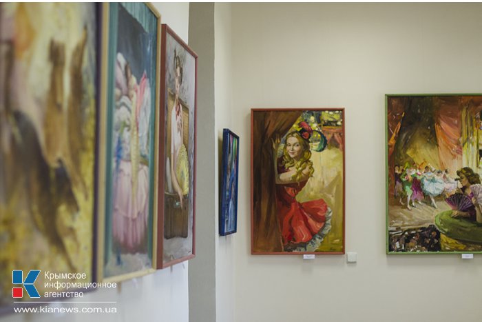 В Севастополе открылась выставка картин с театральным сюжетом